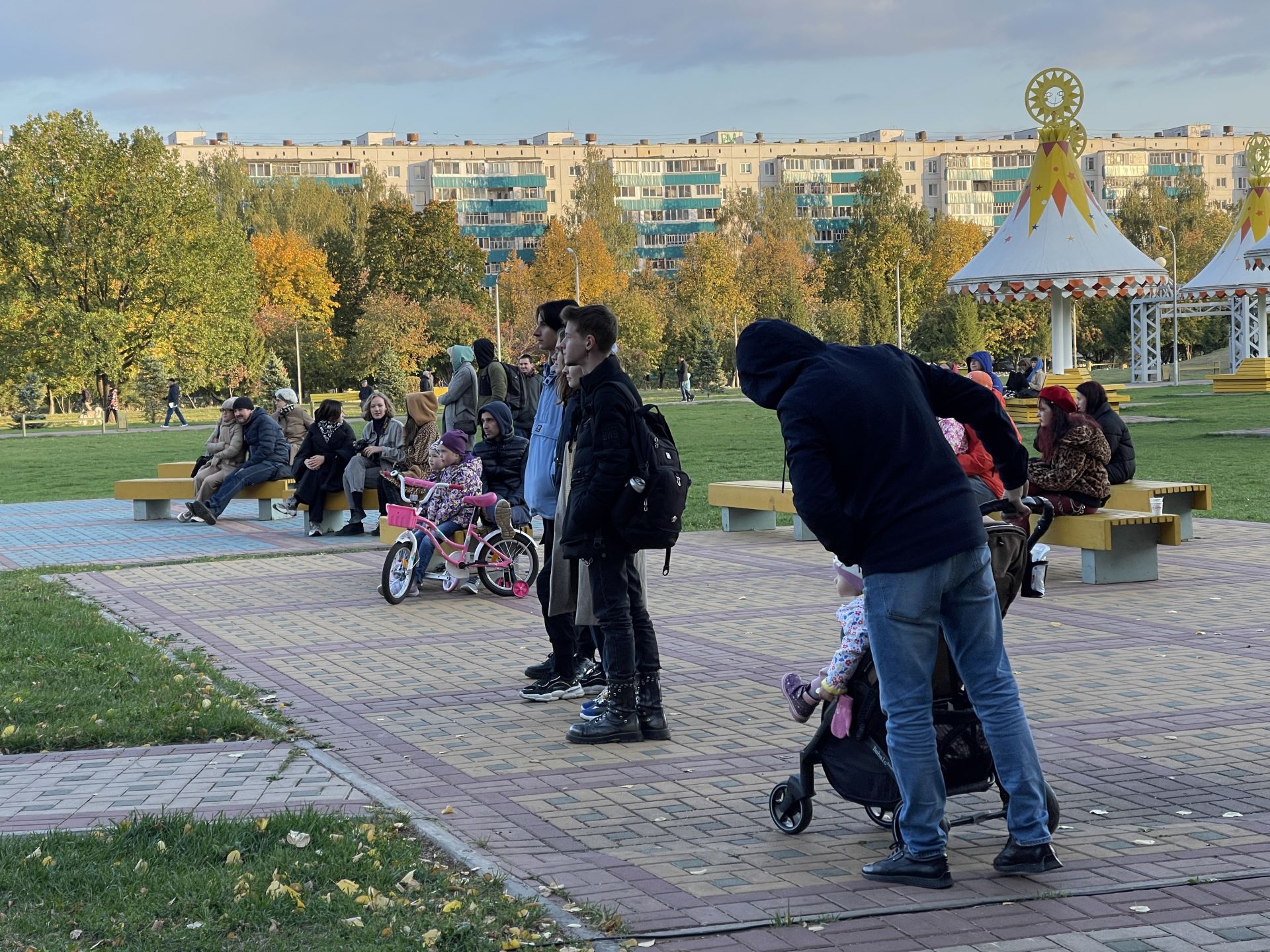 Молодежь Набережных Челнов собралась на концерте в парке Победы