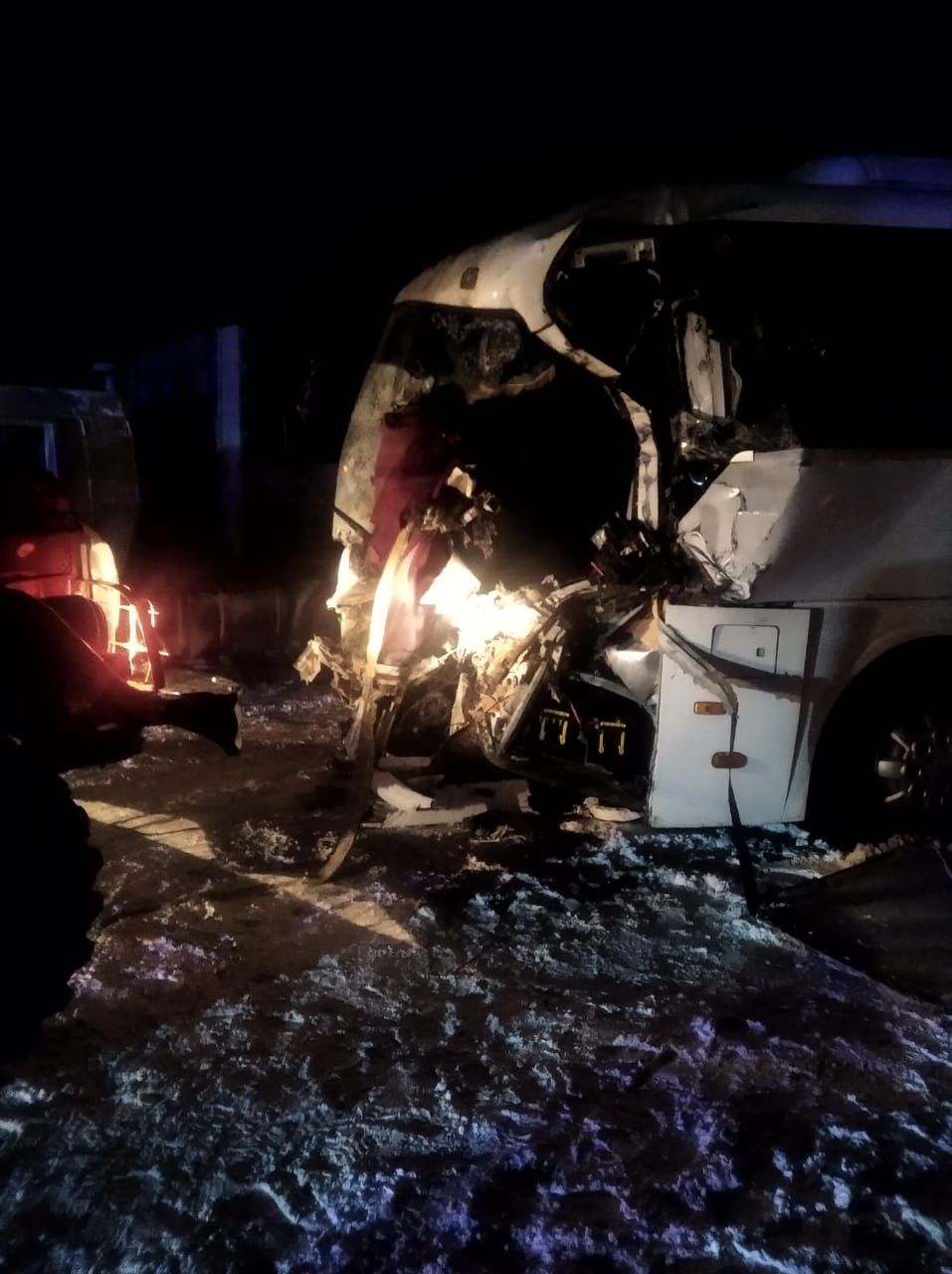 В Татарстане водителю рейсового автобуса, столкнувшегося с КАМАЗом, оторвало ногу
