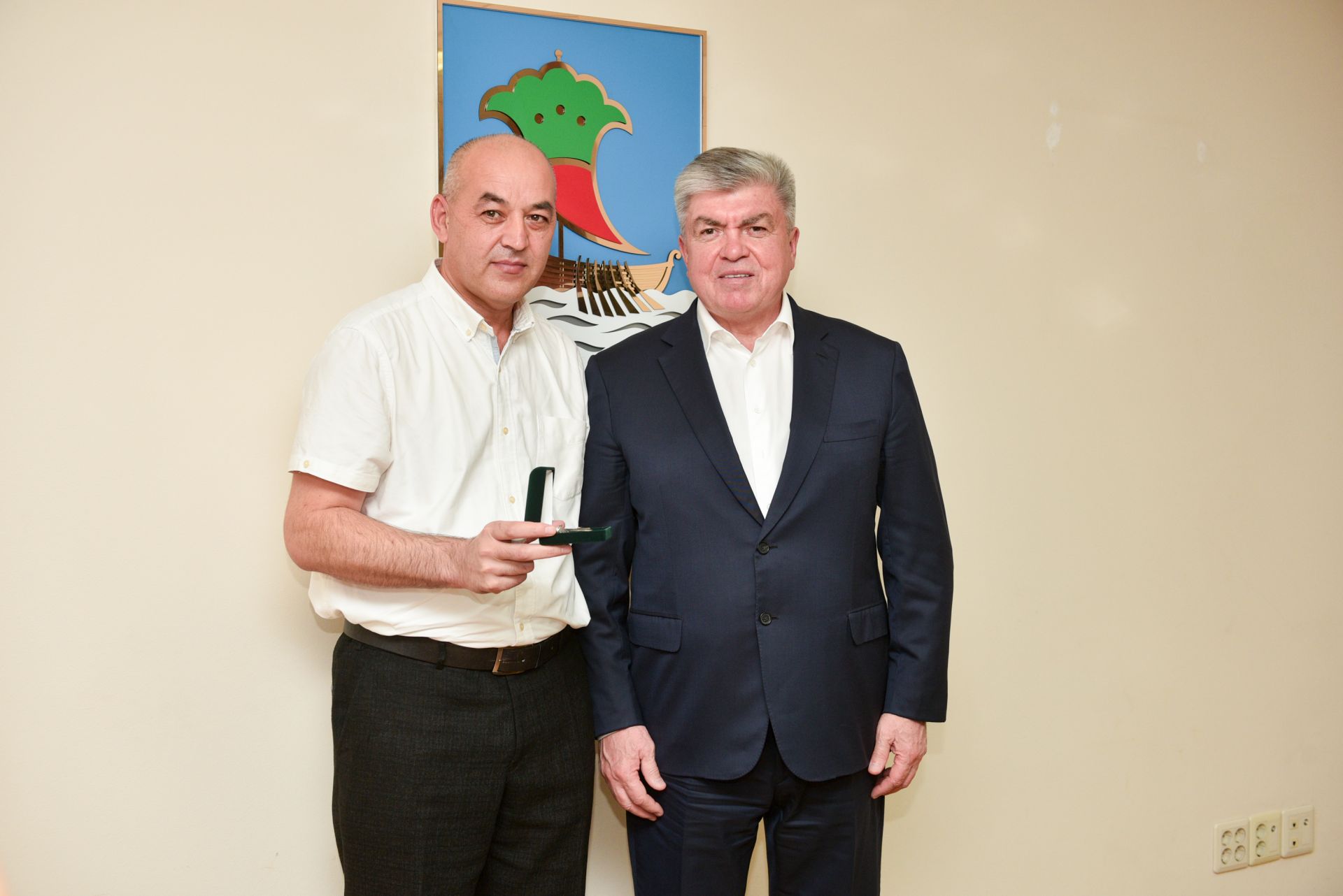 Наиль Магдеев вручил ключи от квартир медикам Набережных Челнов