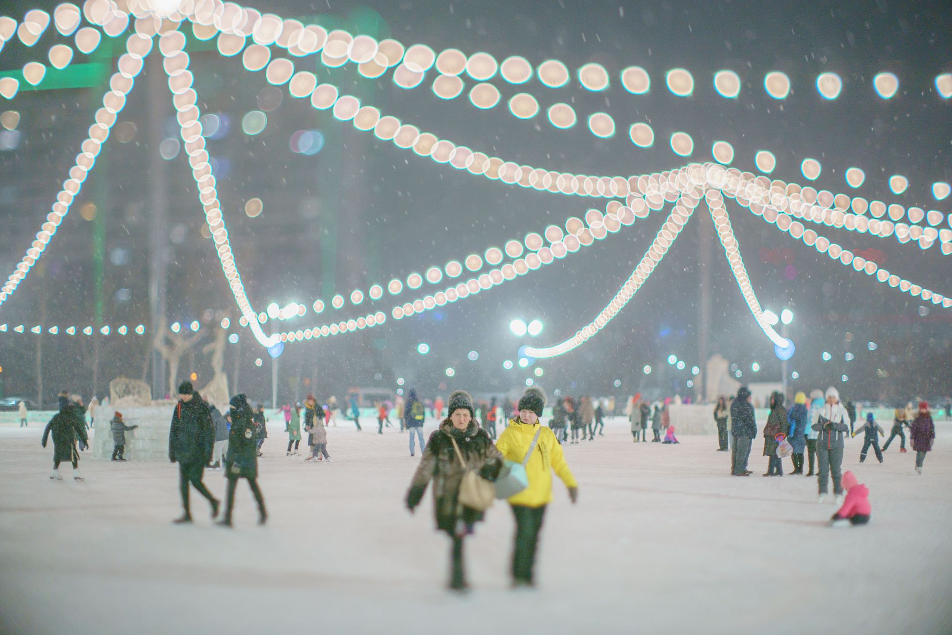 В Набережных Челнах открылась главная городская елка