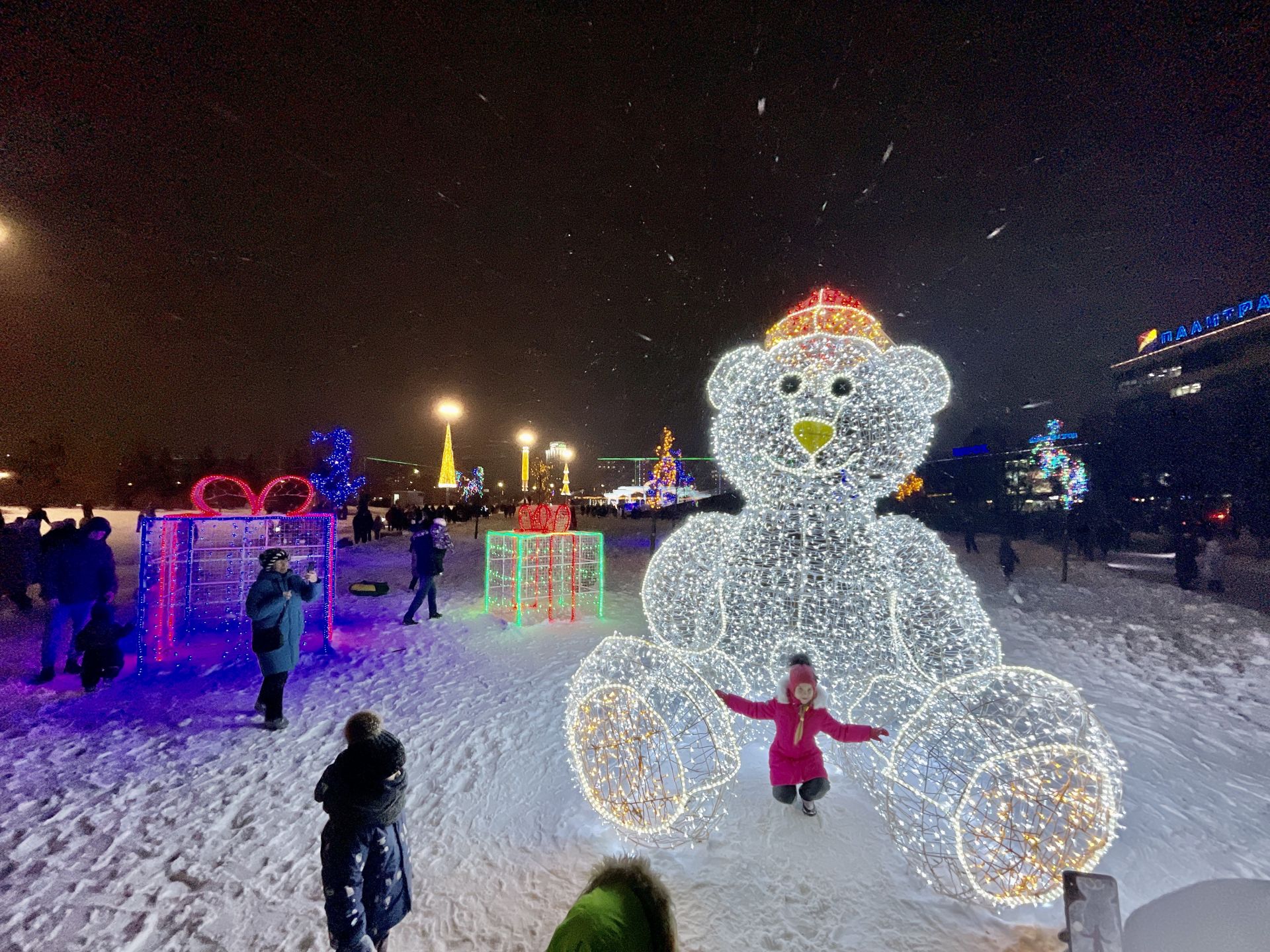 В Набережных Челнах открылась главная городская елка