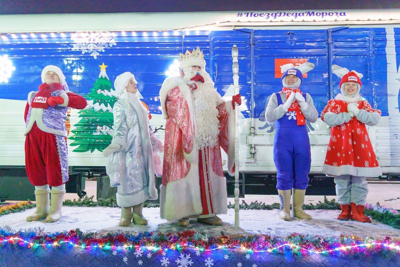 На встречу поезда Деда Мороза пришли 10 тысяч челнинцев