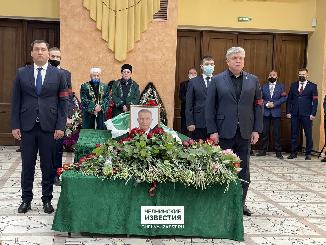 Последние новости набережных челнов. Челнах простились с главой центрального района фоторепортаж. Прощание с Галимовым Набережные Челны. Глава Набережных Челнов.