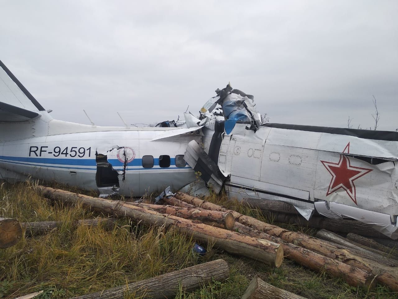 Экспертизу двигателя самолета, рухнувшего с парашютистами в Татарстане, тормозят санкции