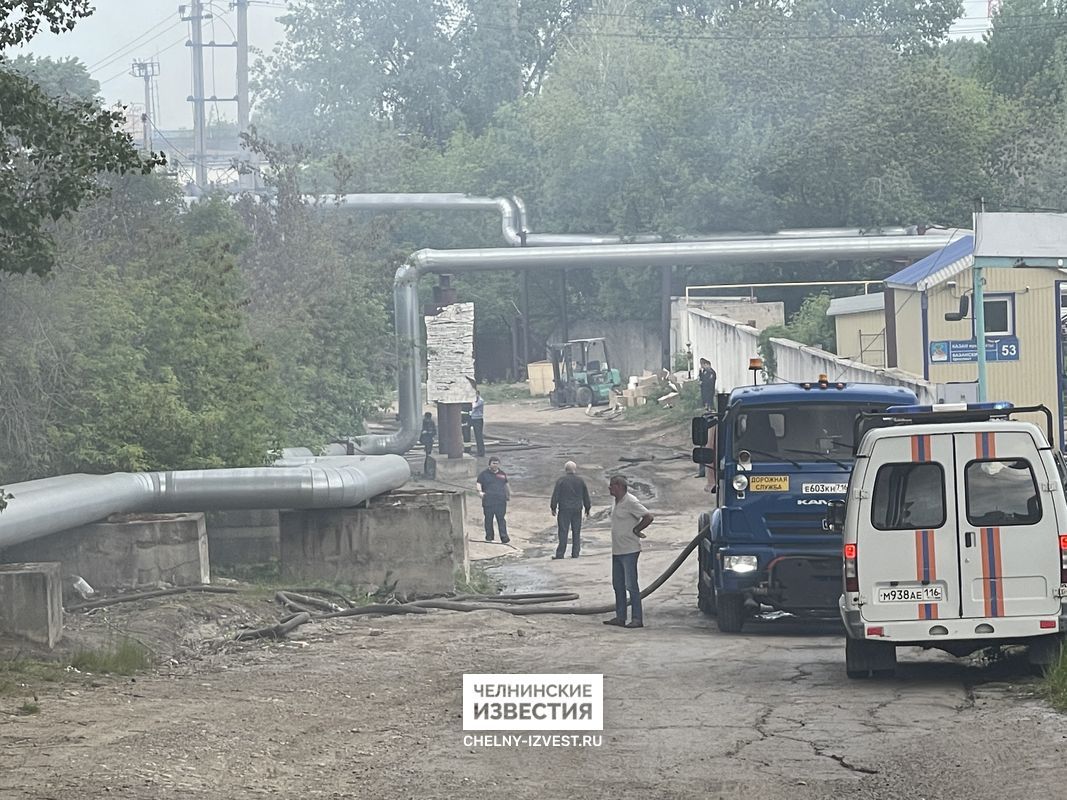 Пожар в набережных челнах. Пожар на производстве. Набережные Челны пожар. Пожар в Челнах. Набережные Челны лесоцех пожар.