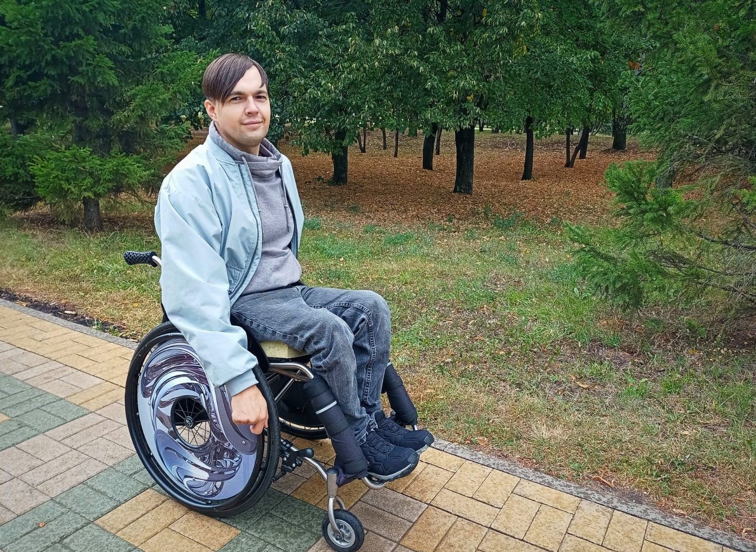 боксер в инвалидном кресле
