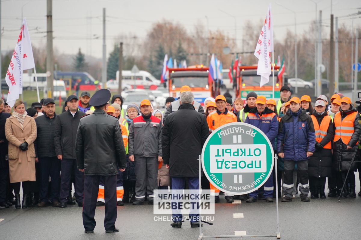 Мэр Челнов торжественно открыл проспект Вахитова после капремонта