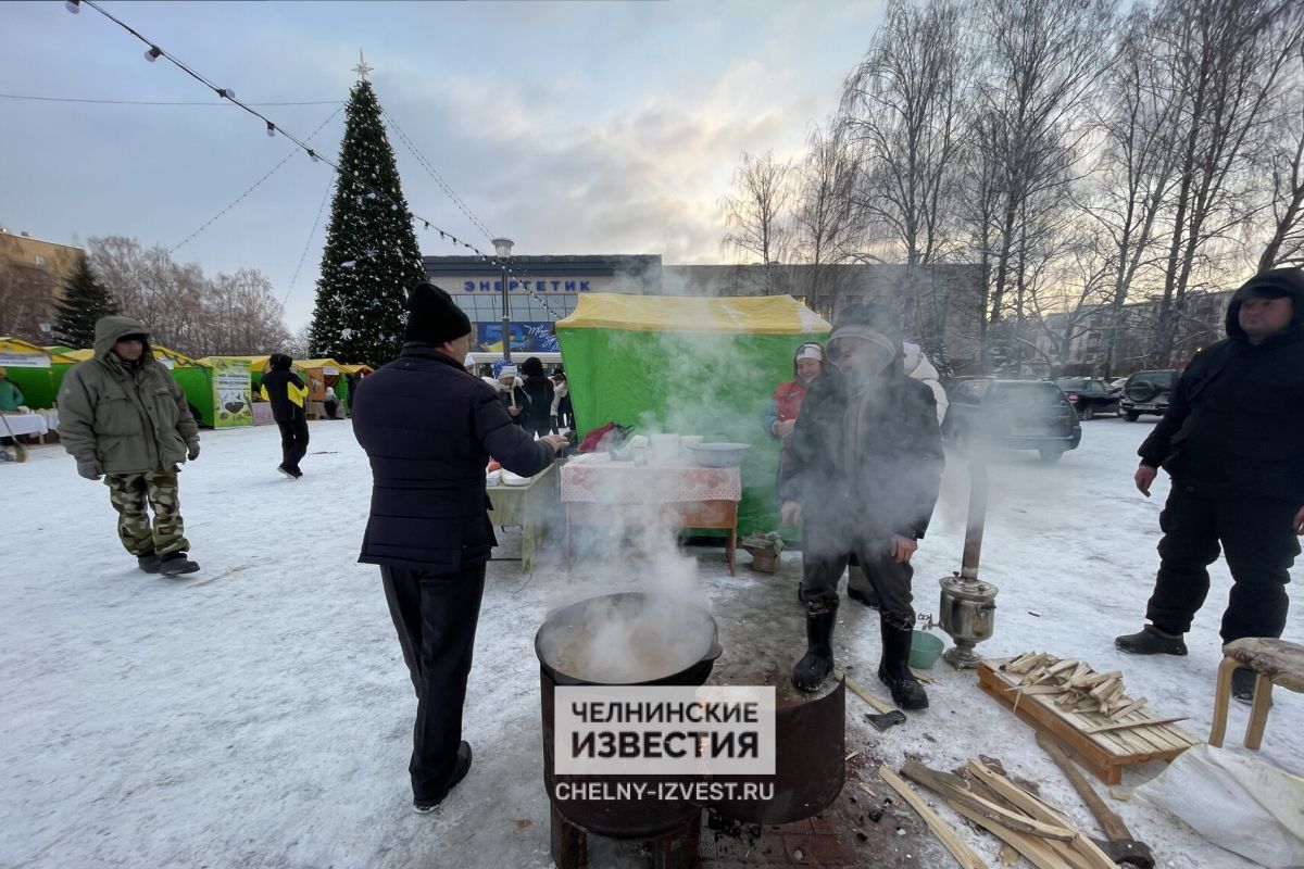 В Челнах предновогоднюю ярмарку посетил мэр Наиль Магдеев