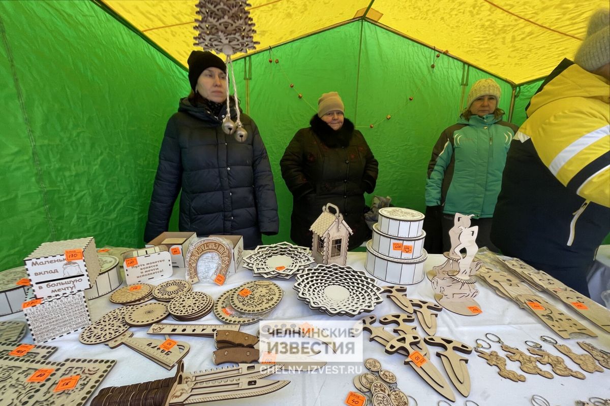 В Челнах предновогоднюю ярмарку посетил мэр Наиль Магдеев