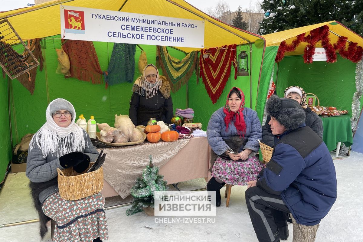 В Челнах предновогоднюю ярмарку посетил мэр Наиль Магдеев