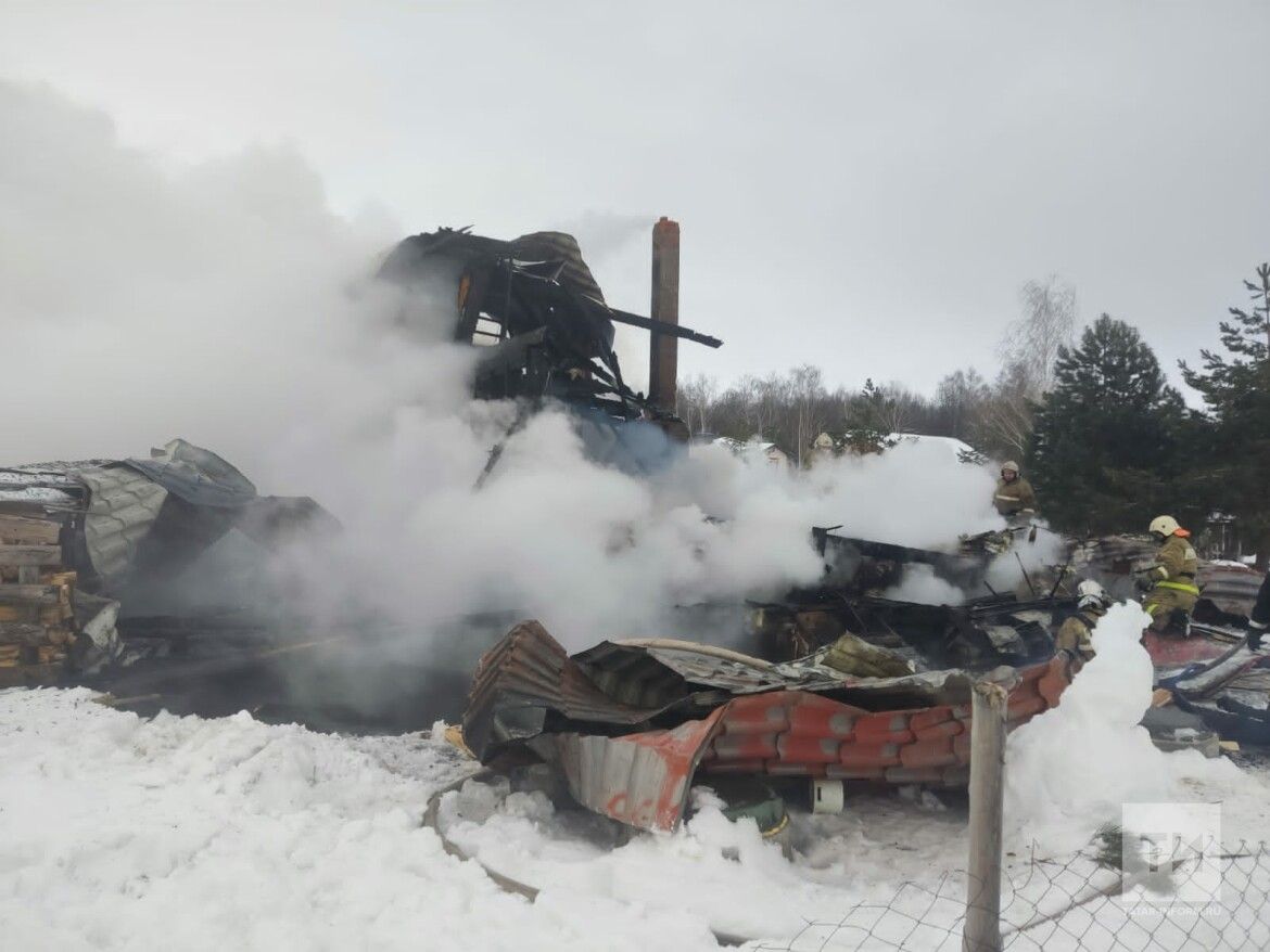 Многодетная семья сгорела в пожаре в Татарстане: двое детей и отец погибли