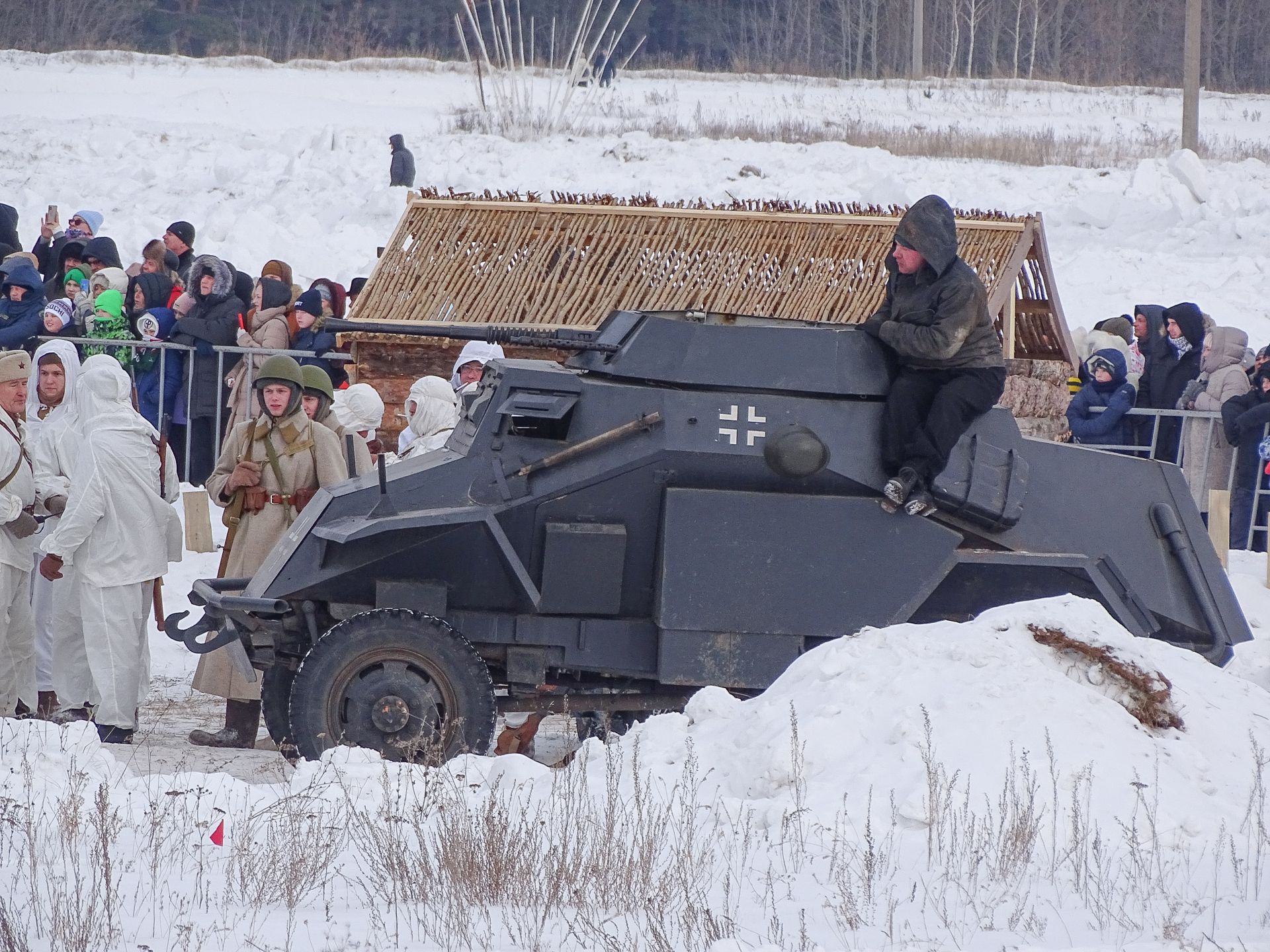 В Набережных Челнах прошла военно-историческая реконструкция победы в Сталинградской битве