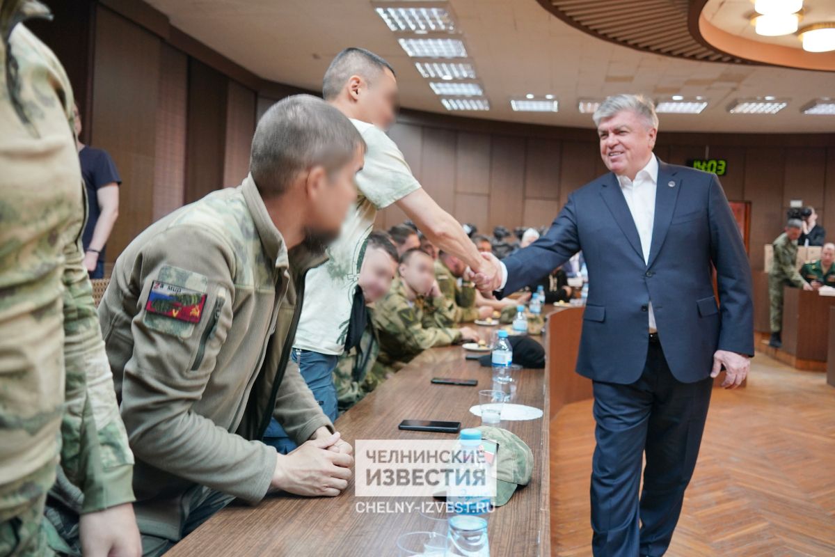 Наиль Магдеев встретился с военнослужащими, приехавшими на побывку