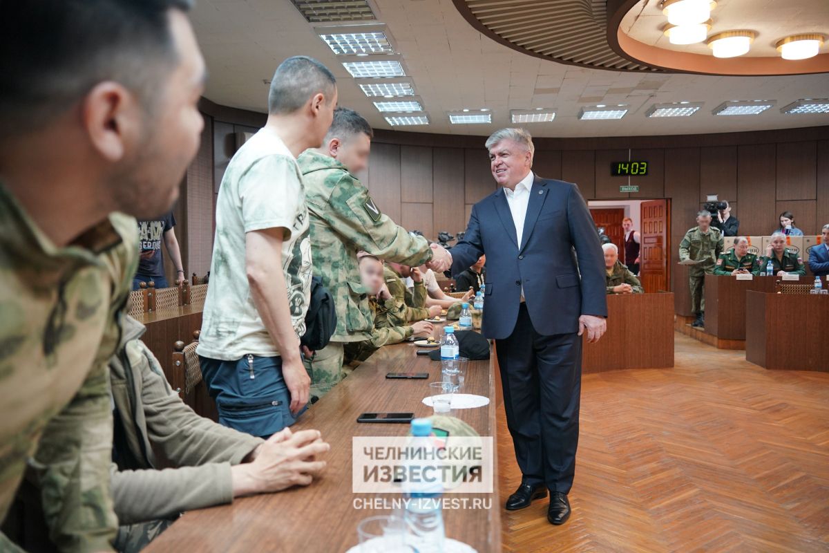Наиль Магдеев встретился с военнослужащими, приехавшими на побывку