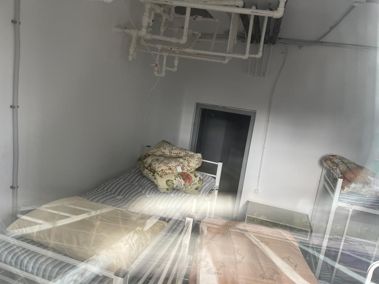 «Боимся, что организуют хостел»: подвал дома в Челнах оборудовали под жилье
