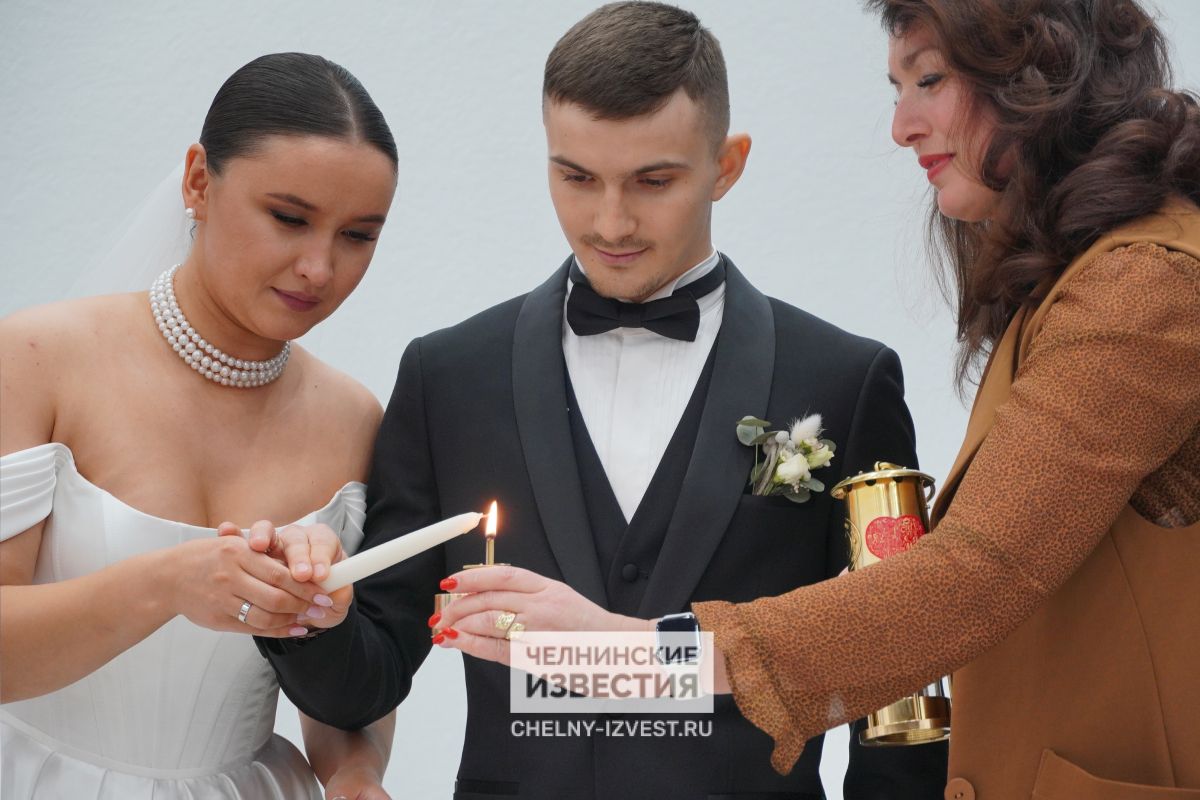 В Набережные Челны доставили капсулу с семейным огнем
