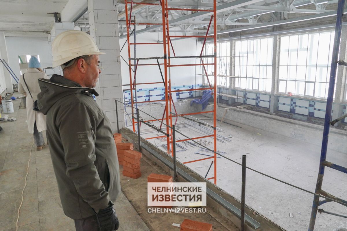 «По сути это реконструкция»: мэр Челнов оценил ход ремонта «Олимпийского»