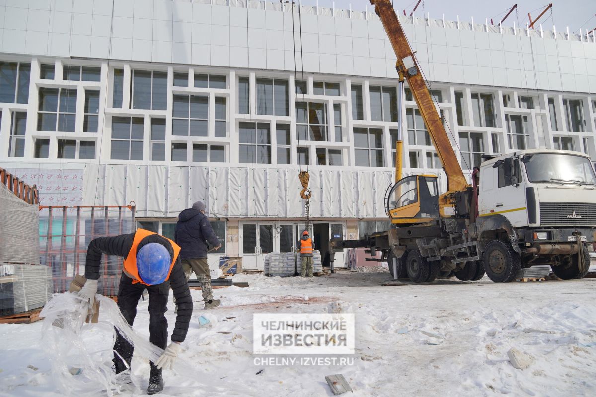 По сути это реконструкция»: мэр Челнов оценил ход ремонта «Олимпийского»