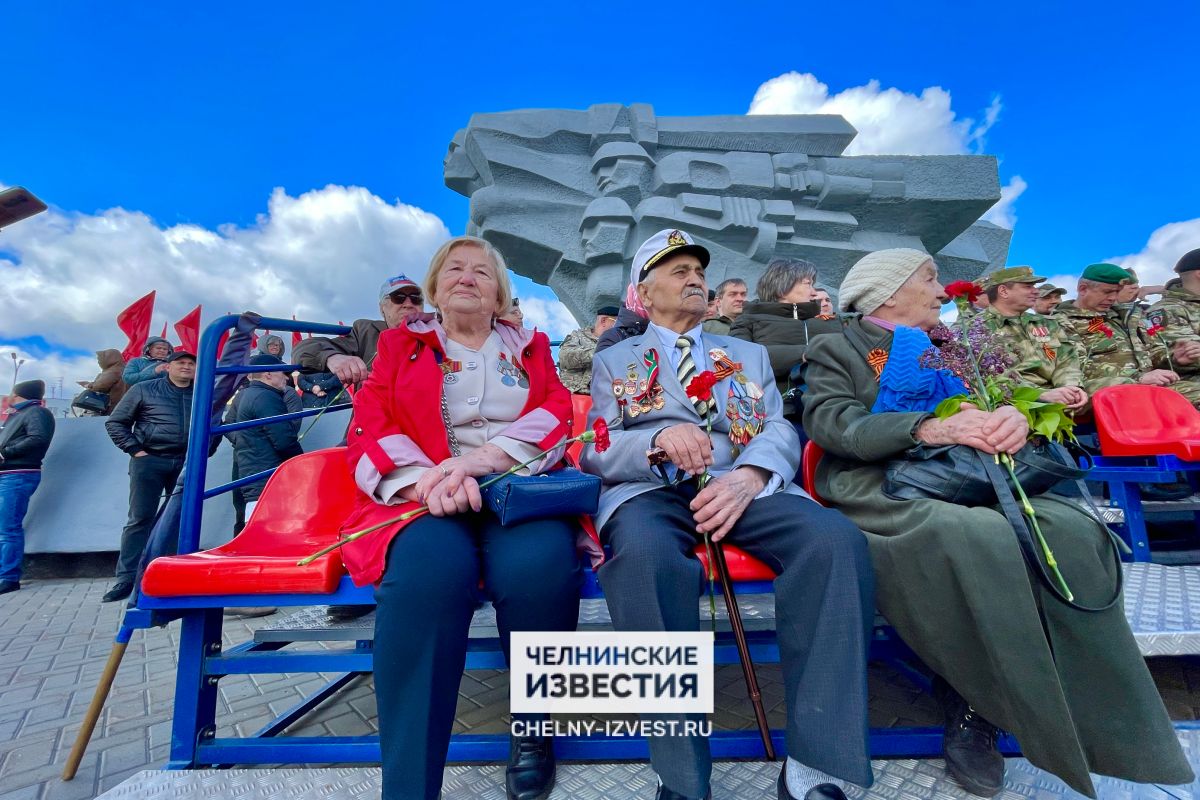 Фоторепортаж: как в Челнах отпраздновали День Победы