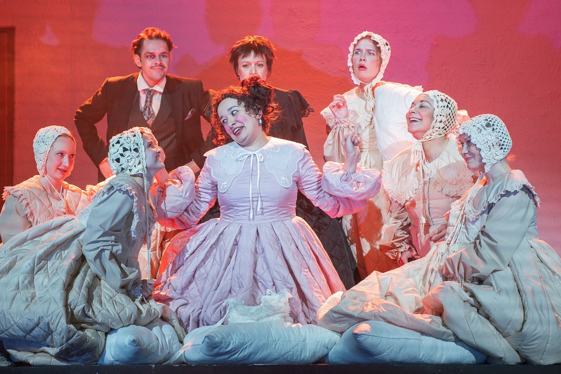 В Челнах премьера «Женитьбы» прошла под  ритмы группы «АBBA»