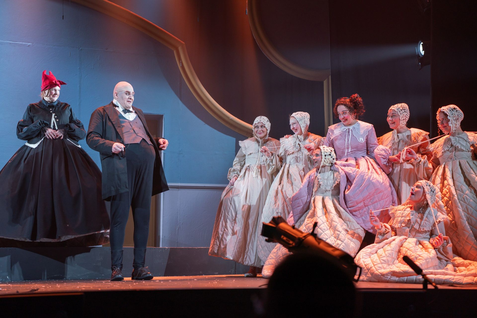 В Челнах премьера «Женитьбы» прошла под  ритмы группы «АBBA»