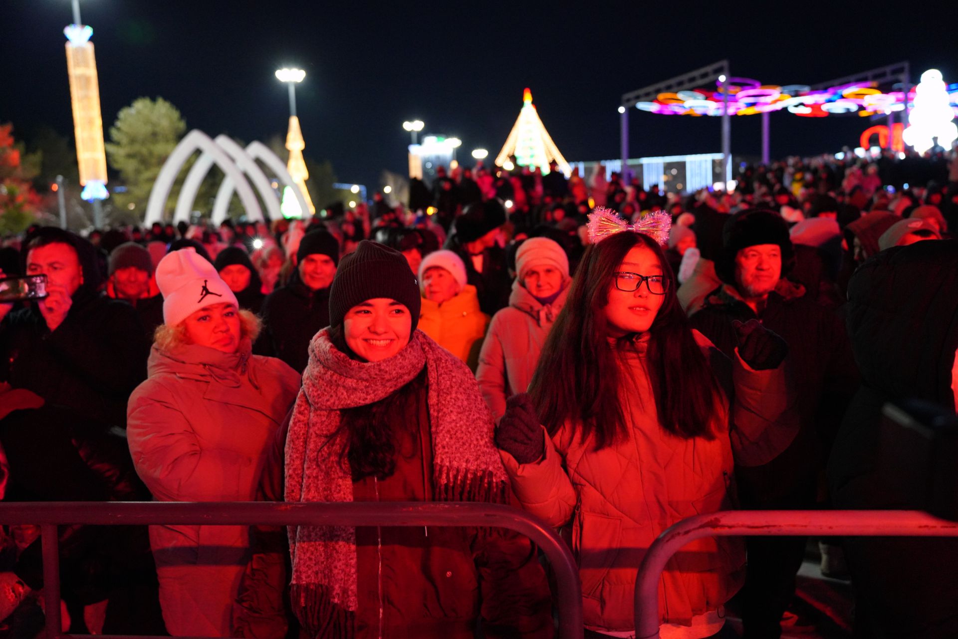 Новый год на площади Азатлык: как Челны встретили праздник