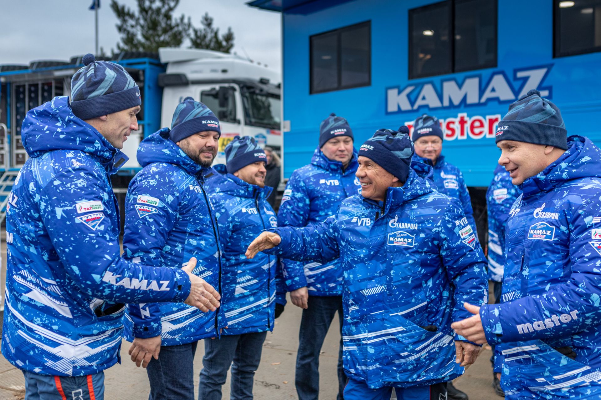 «Вы большие молодцы»: Минниханов встретился с командой «КАМАЗ-мастер»