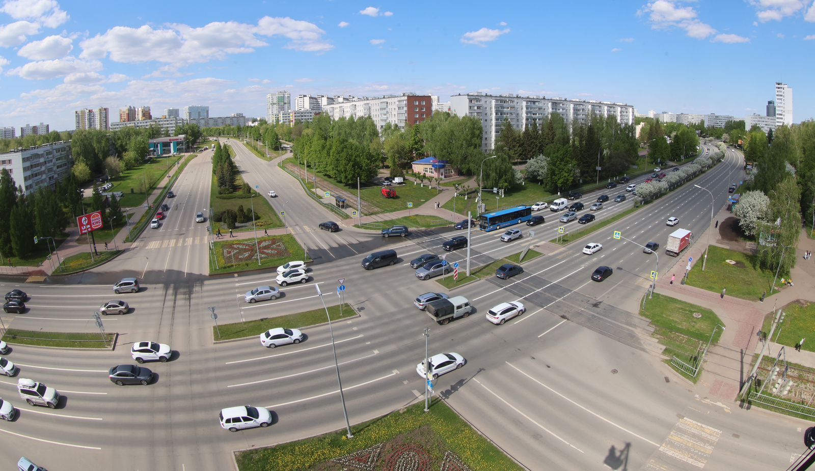 30 кадров цветущих Челнов: Наиль Магдеев опубликовал фоторепортаж