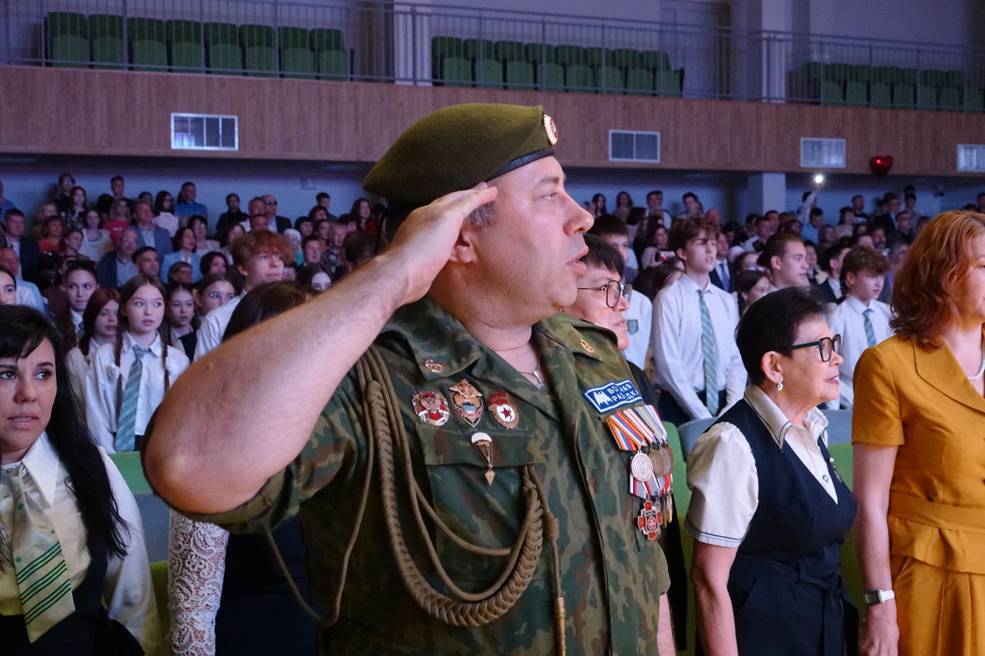 Для выпускников Набережных Челнов сегодня прозвенел последний звонок
