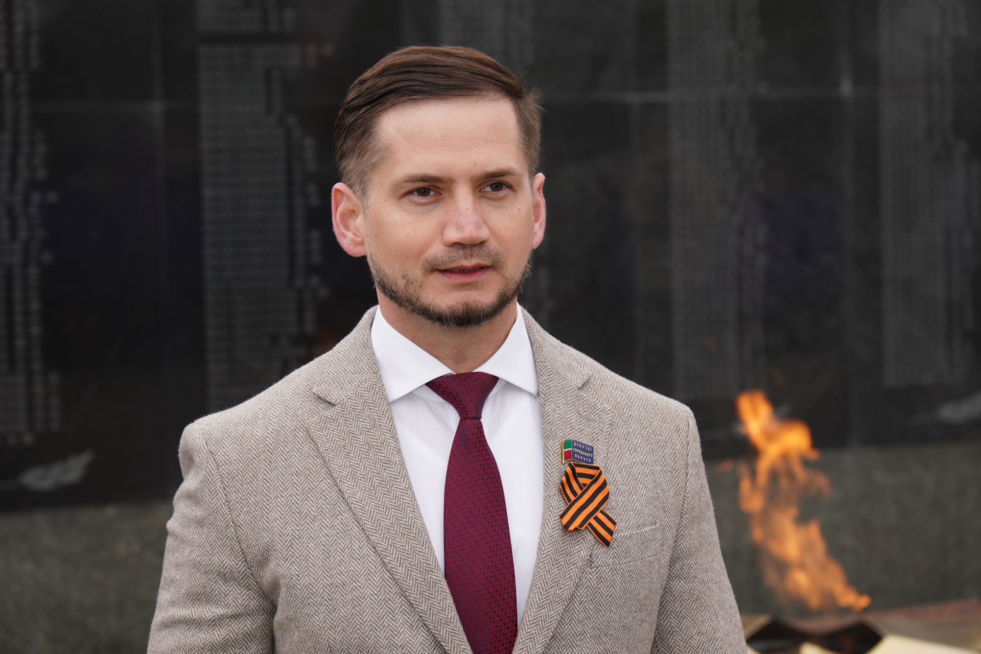 Тысячи челнинцев собрались с утра у мемориала «Родина-мать»
