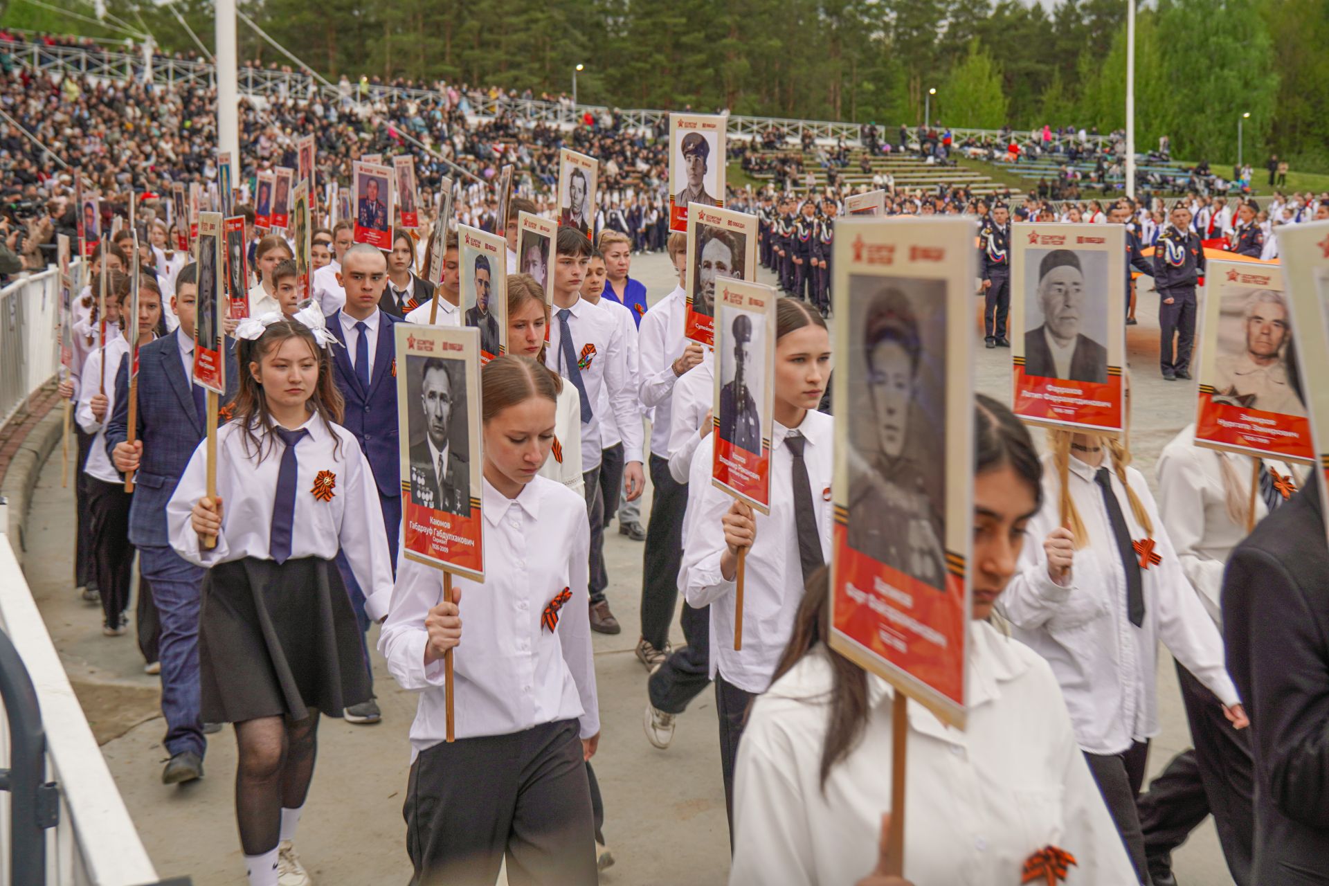Большой фоторепортаж: как в Челнах отпраздновали День Победы