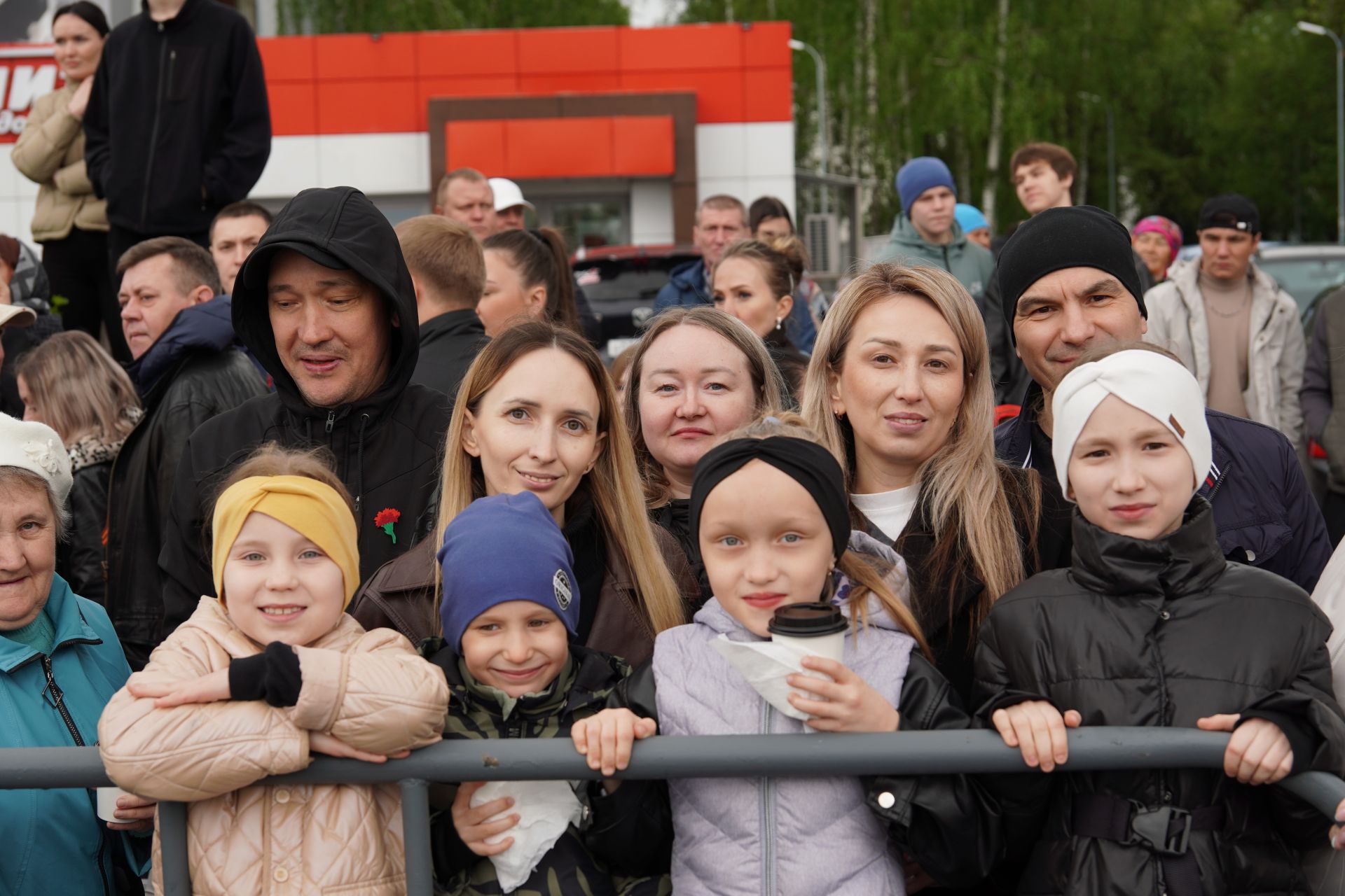 Большой фоторепортаж: как в Челнах отпраздновали День Победы