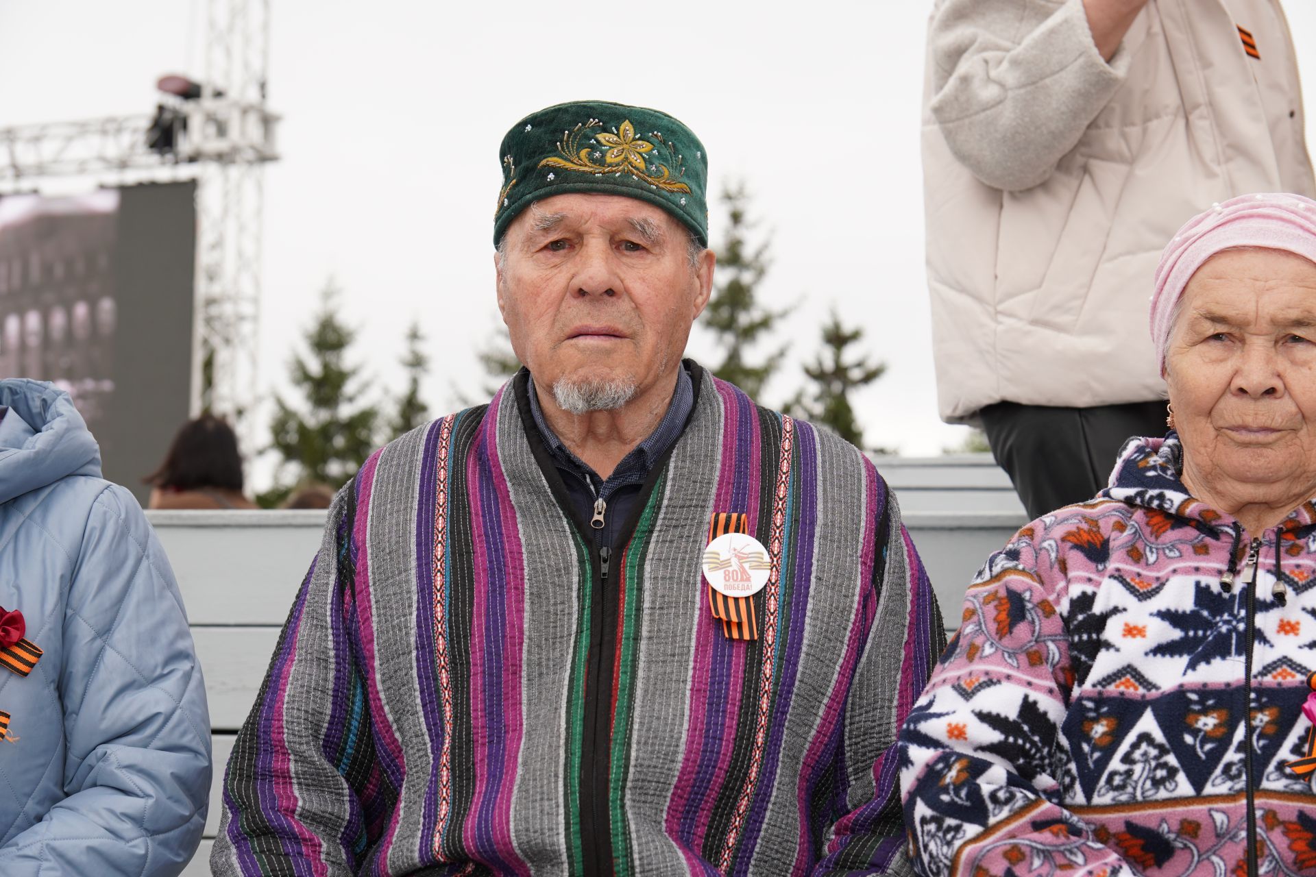 Тысячи челнинцев собрались с утра у мемориала «Родина-мать»