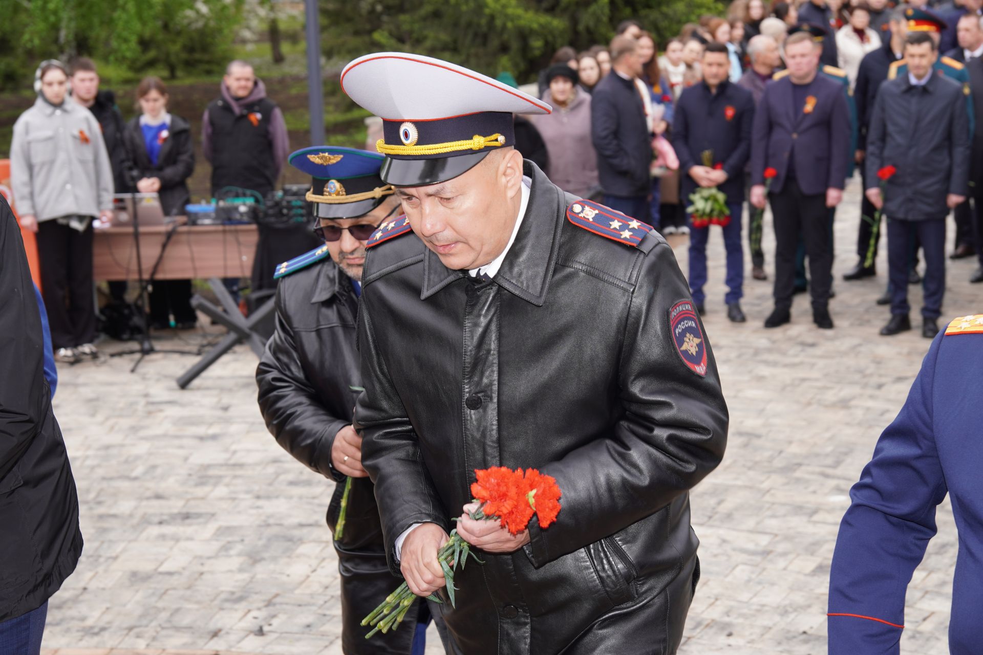 Большой фоторепортаж: как в Челнах отпраздновали День Победы