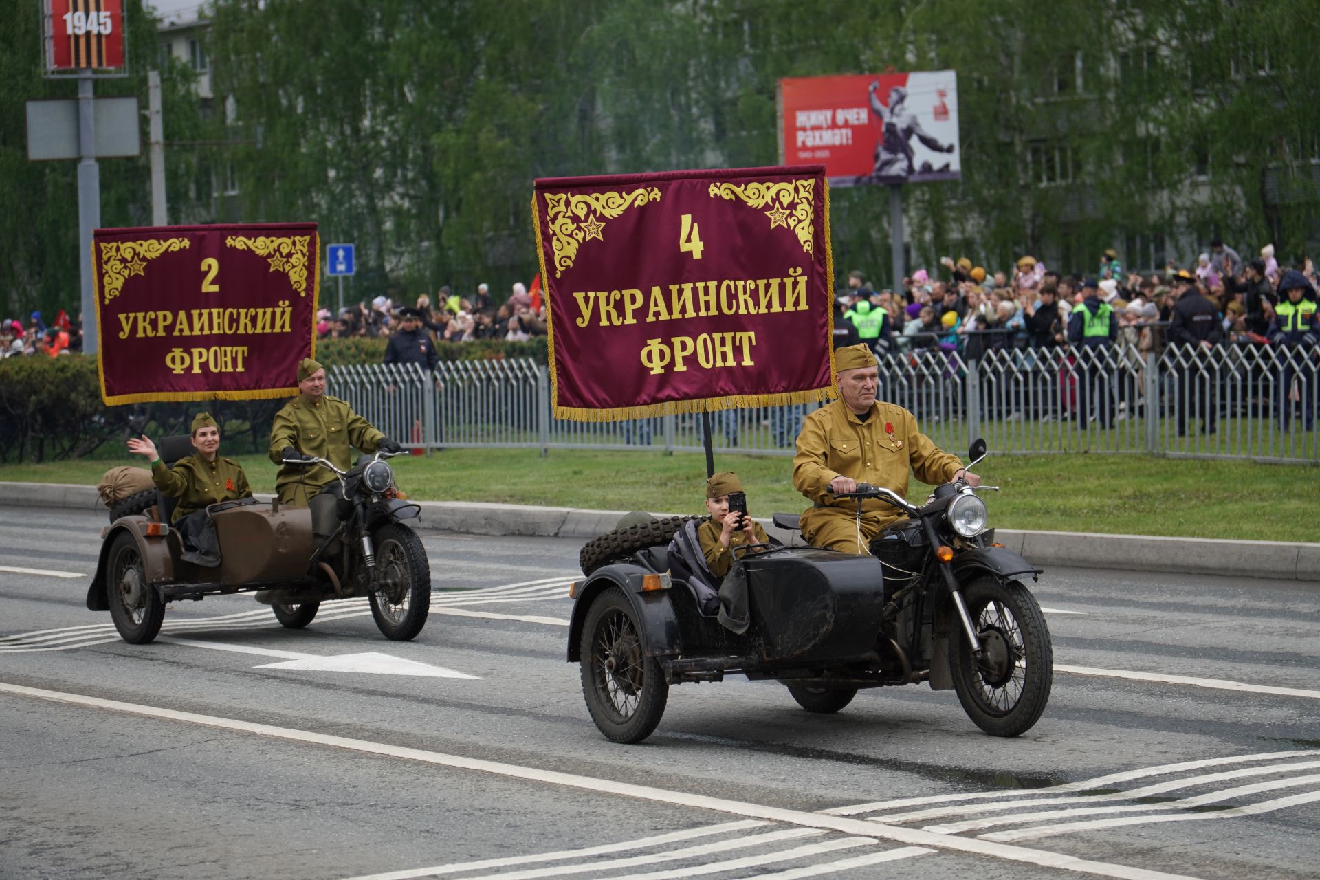 Редкие экземпляры ретроавтомобилей военных лет приняли участие в параде Победы