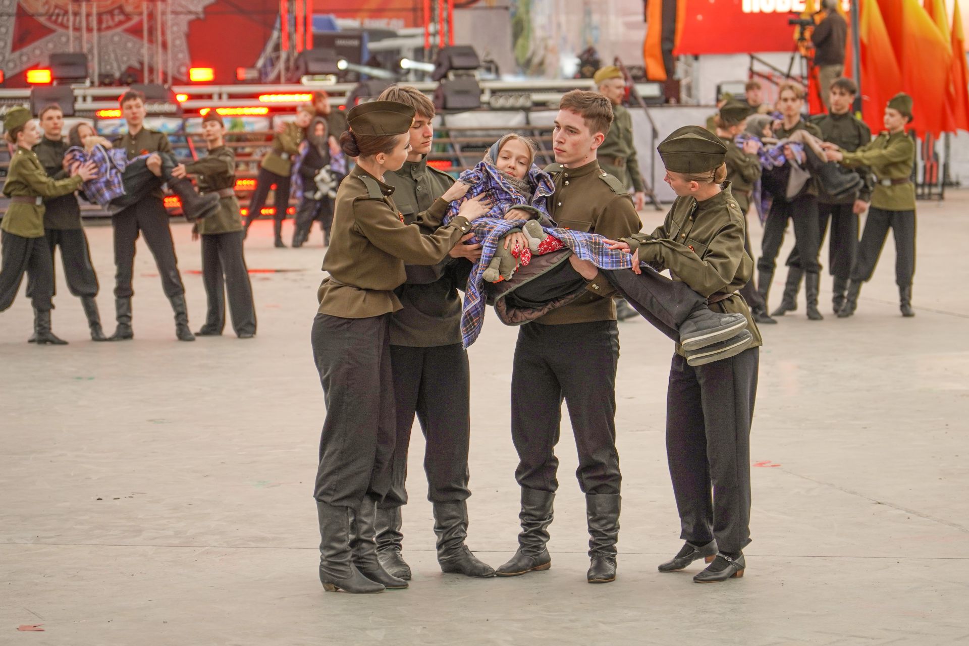 Большой фоторепортаж: как в Челнах отпраздновали День Победы