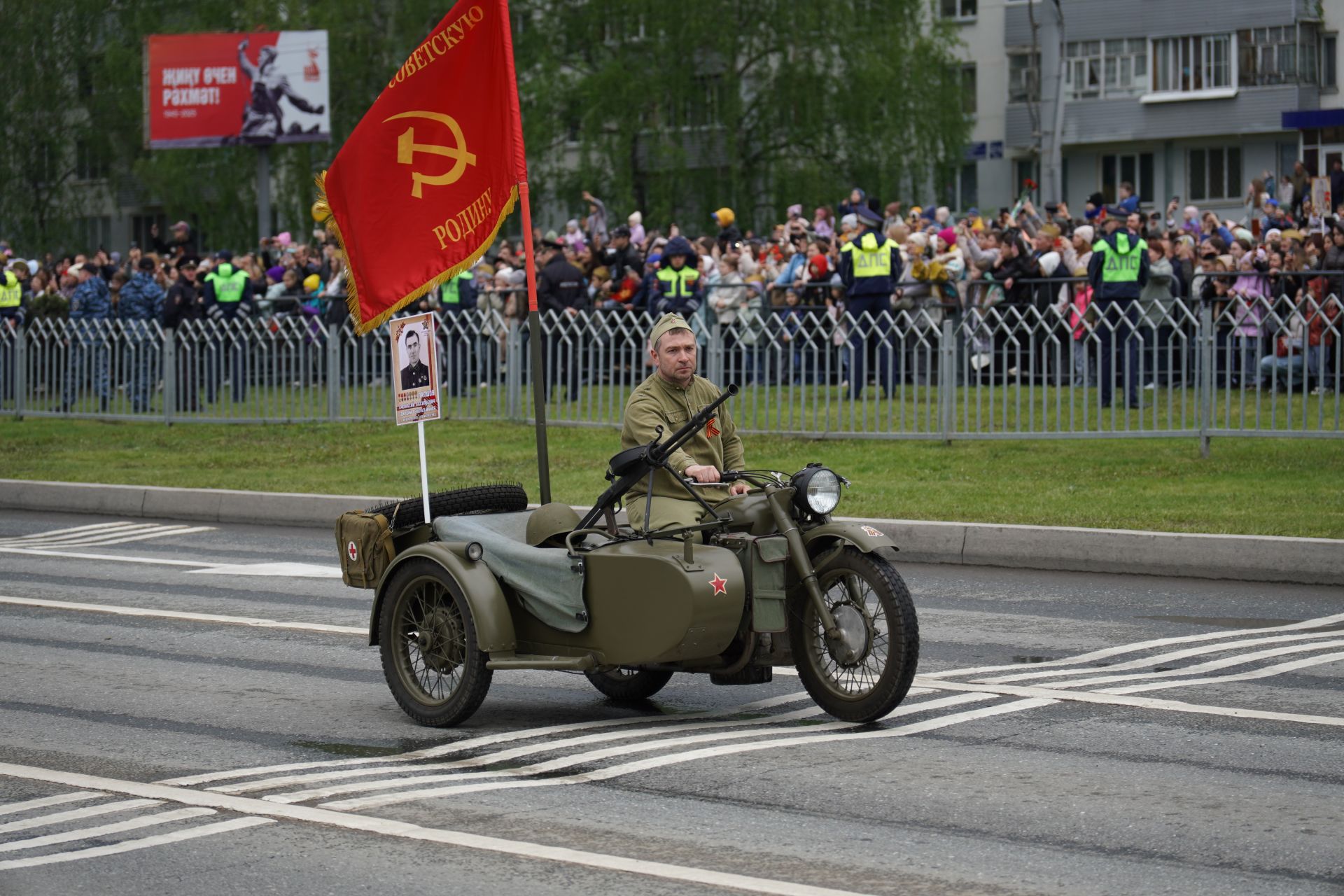 Большой фоторепортаж: как в Челнах отпраздновали День Победы