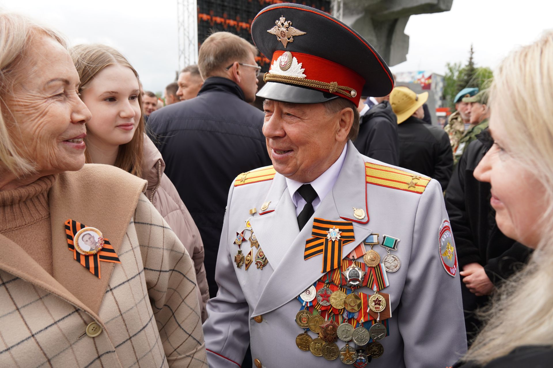 Большой фоторепортаж: как в Челнах отпраздновали День Победы