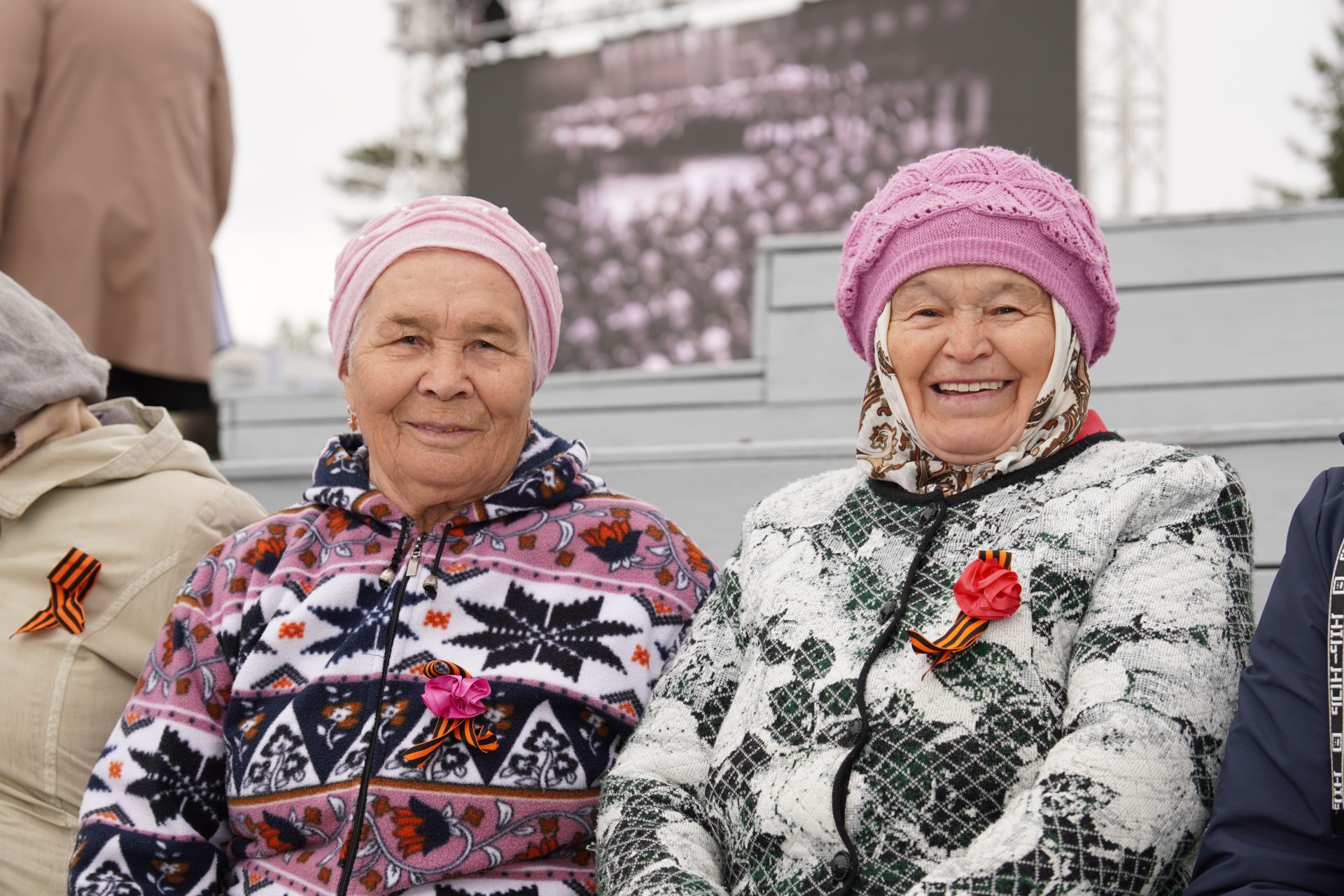 Тысячи челнинцев собрались с утра у мемориала «Родина-мать»