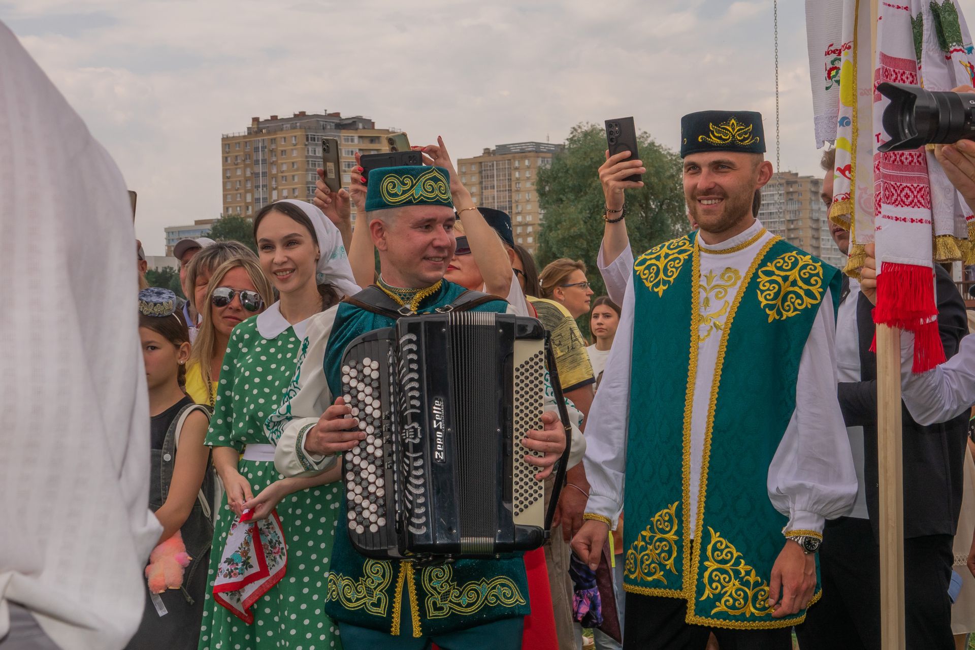 Сабантуй в Челнах: блин от Песошина, грузовик в тюбетейке и пруд с живой рыбой