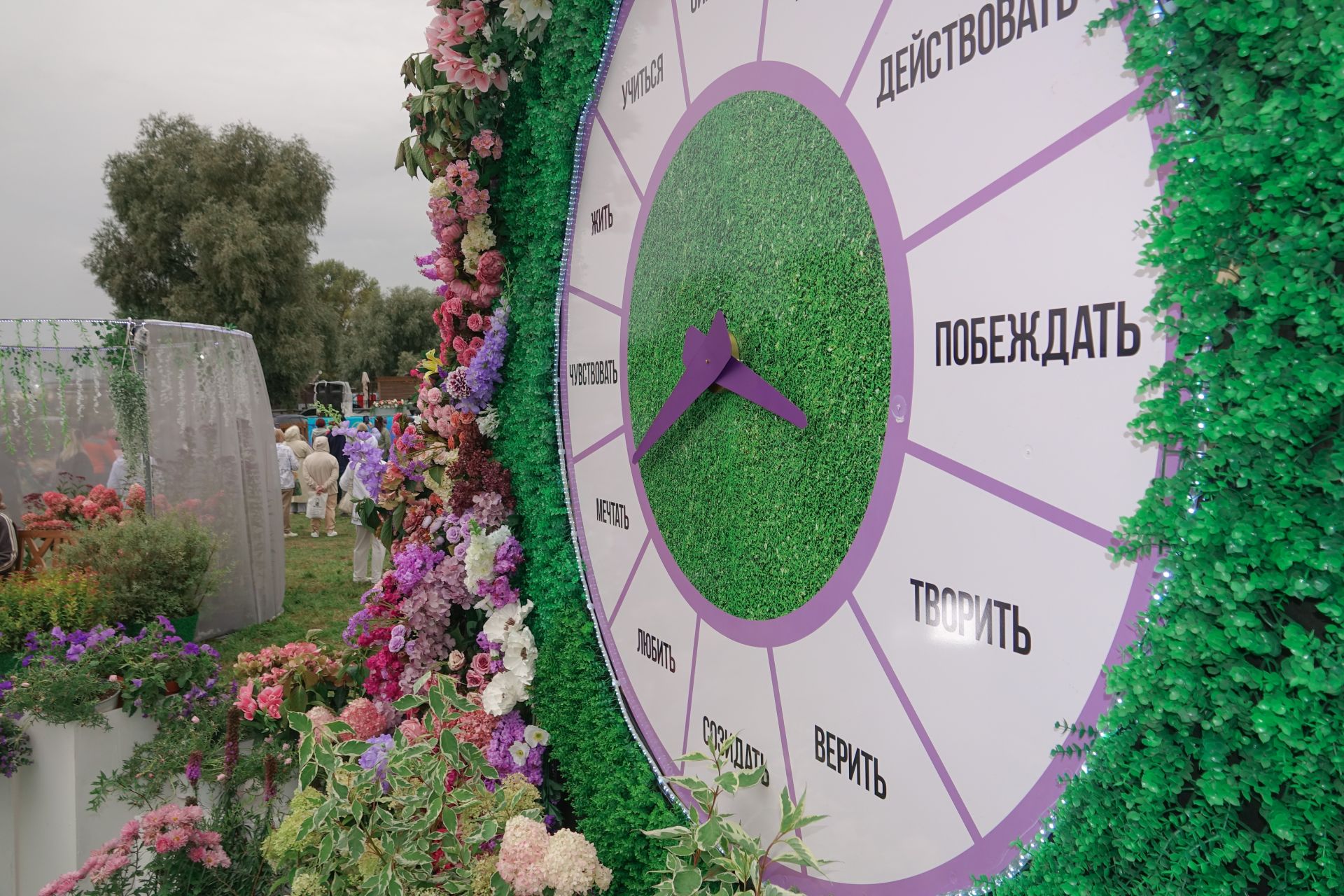 Закулисье «Акварели»: как в Набережных Челнах создавали фестиваль цветов-2025