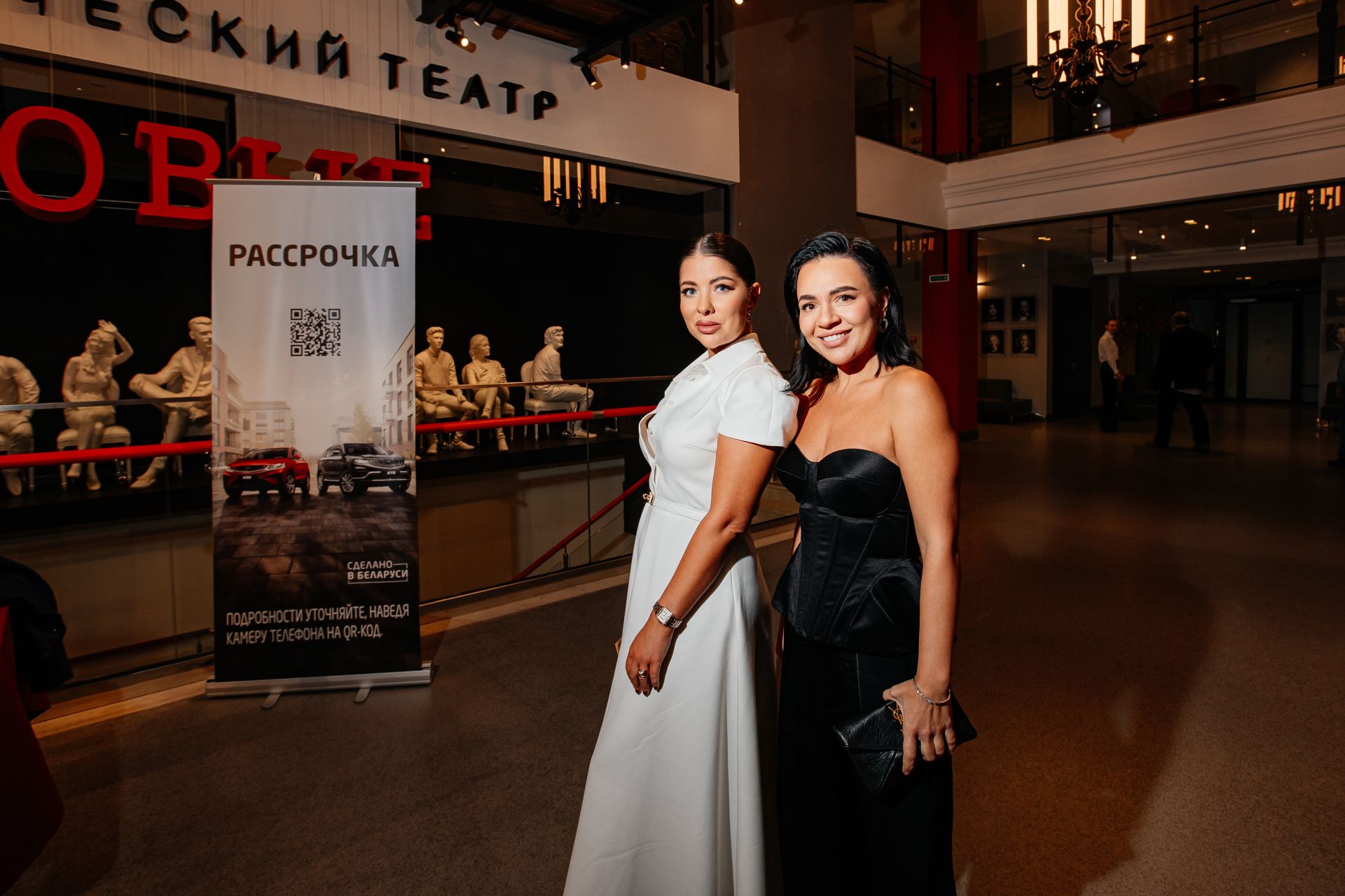 Светские львы и львицы в Челнах блистали на премьере в «Мастеровых»