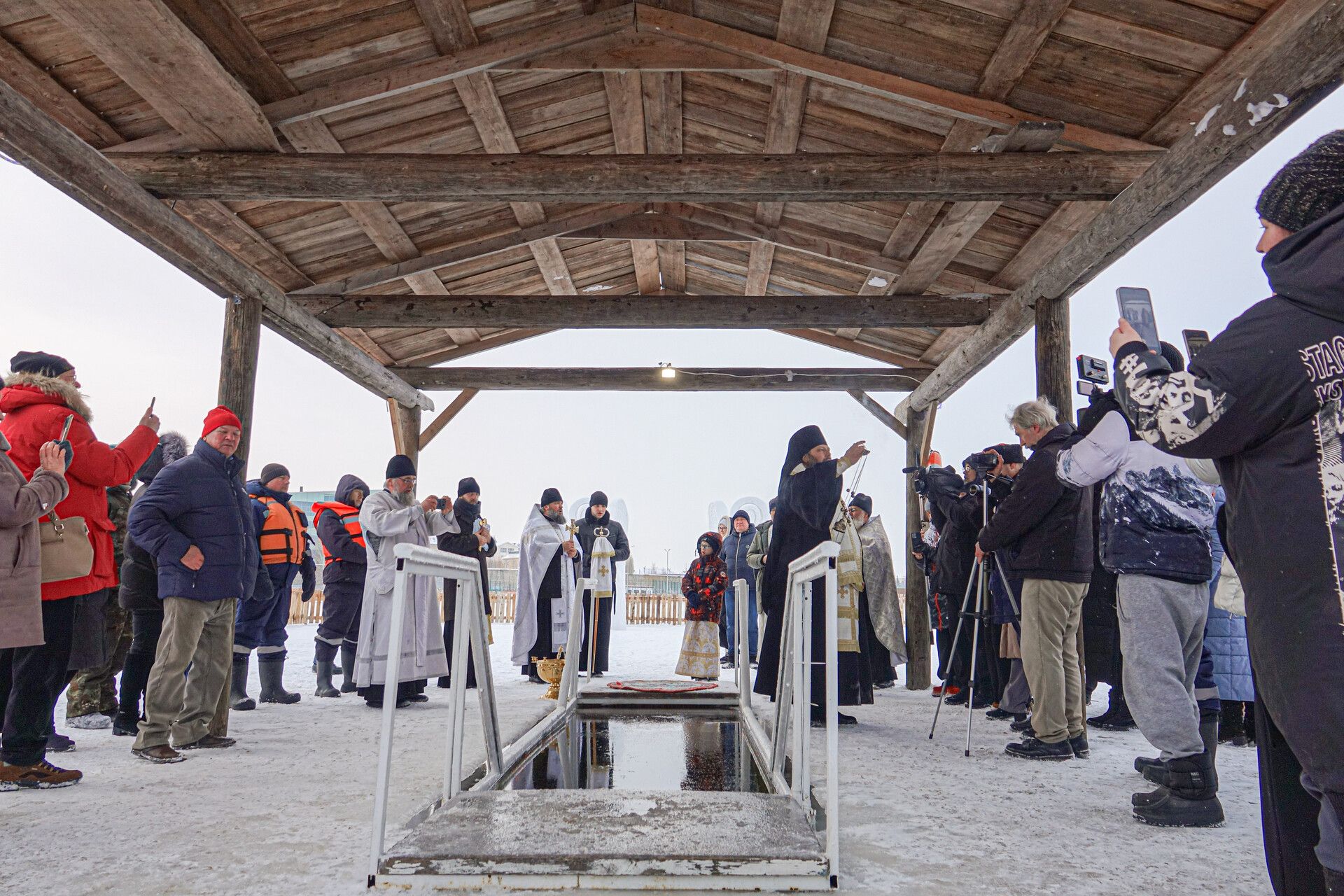 Крещенские купания в Челнах: снежные ангелы и освященная вода на Мелекеске