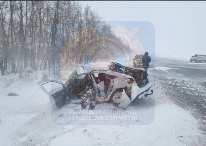 При лобовом столкновении на нижнекамской трассе погибли двое