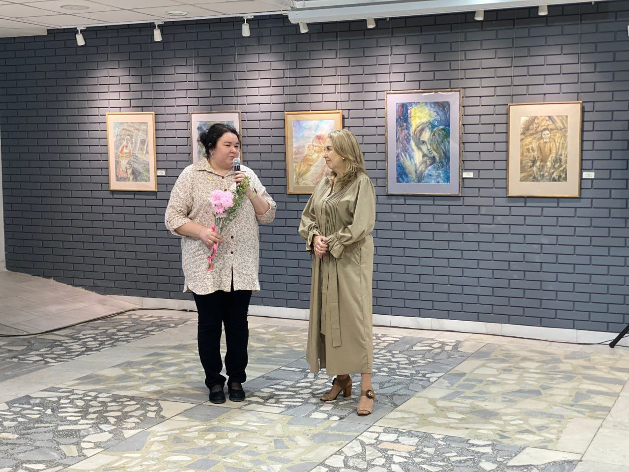 От виртуальной – к реальной: в Челнах открылась выставка Лилии Мустафиной-Хазиевой