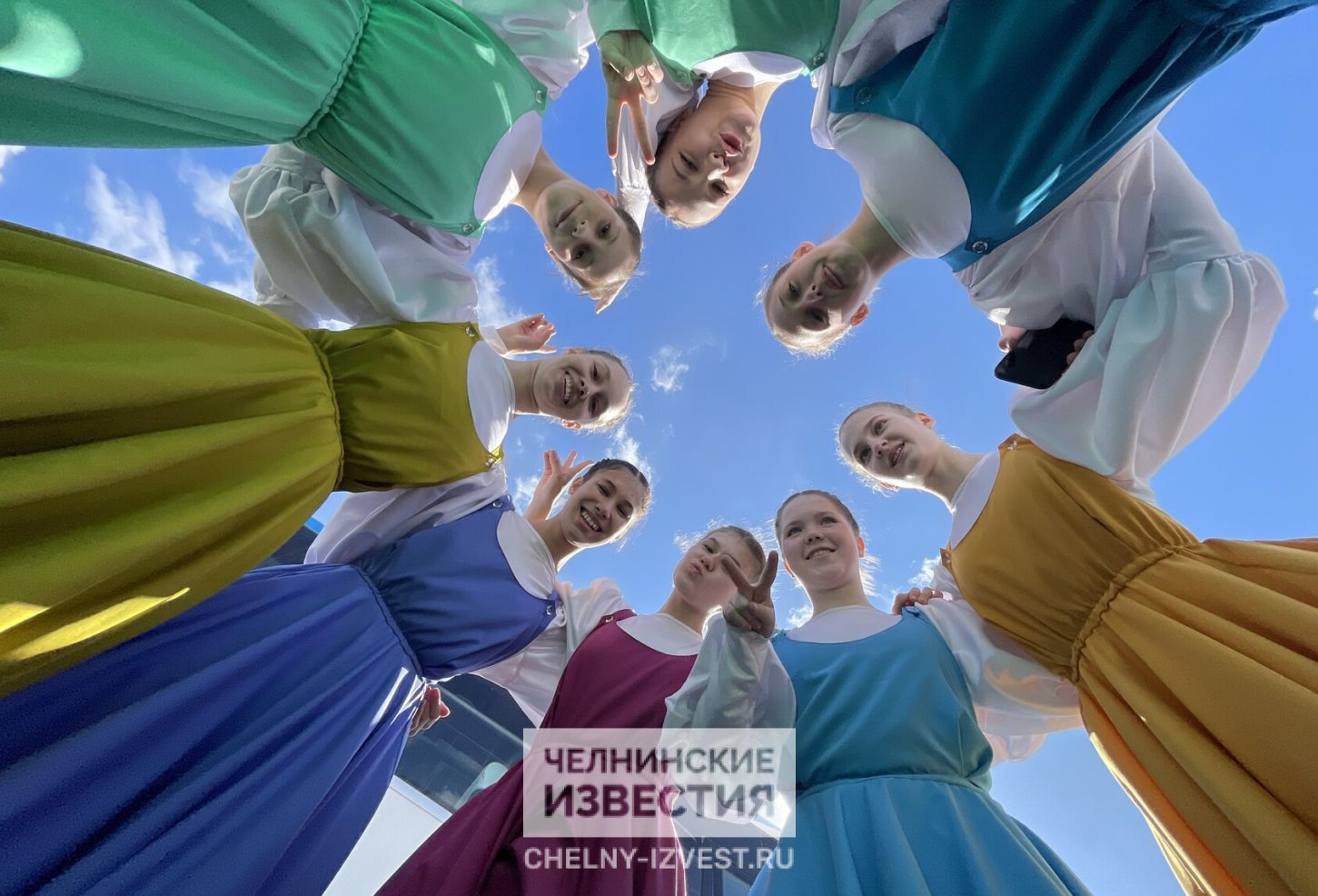 Участники акции «Вода России» с мэром Челнов высадили 40 деревьев на набережной