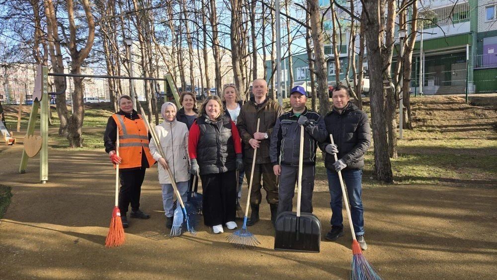 В Набережных Челнах на субботник вышли почти 3 тысячи человек