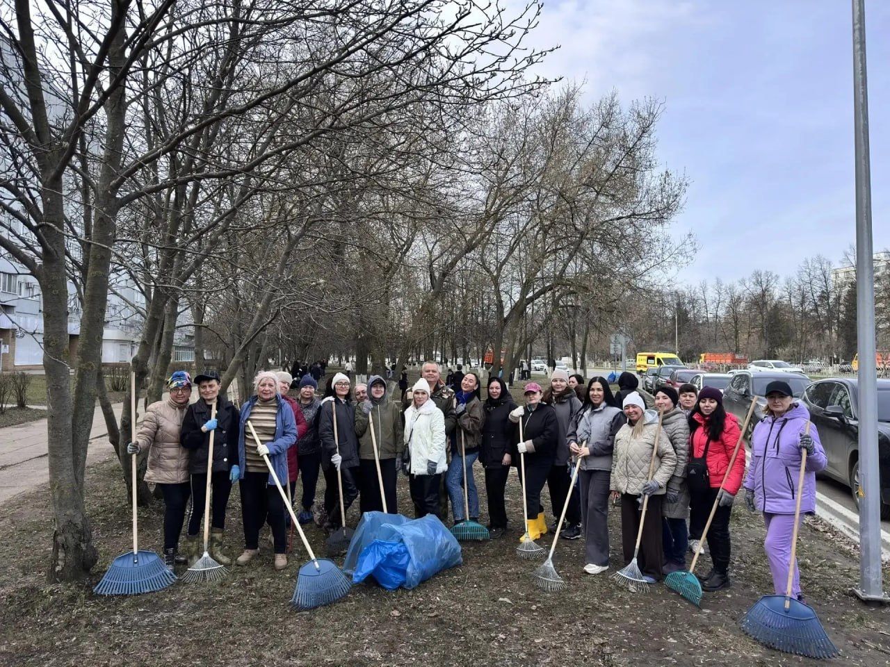 В Набережных Челнах на субботник вышли почти 3 тысячи человек