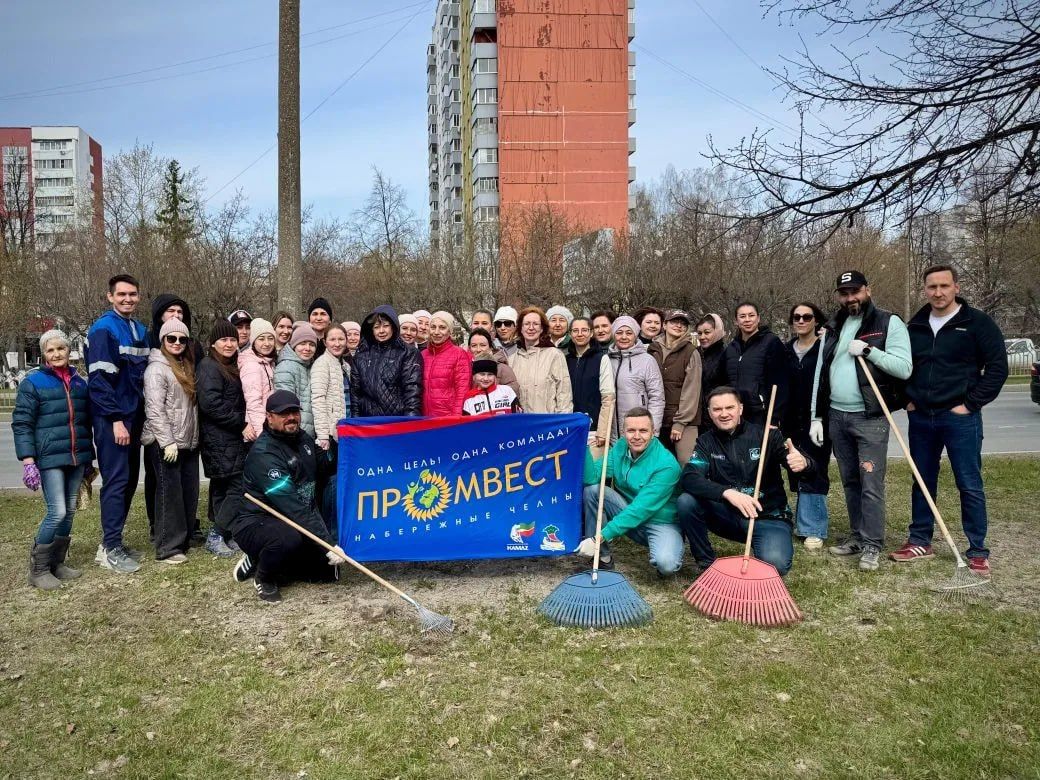 В Набережных Челнах на субботник вышли почти 3 тысячи человек