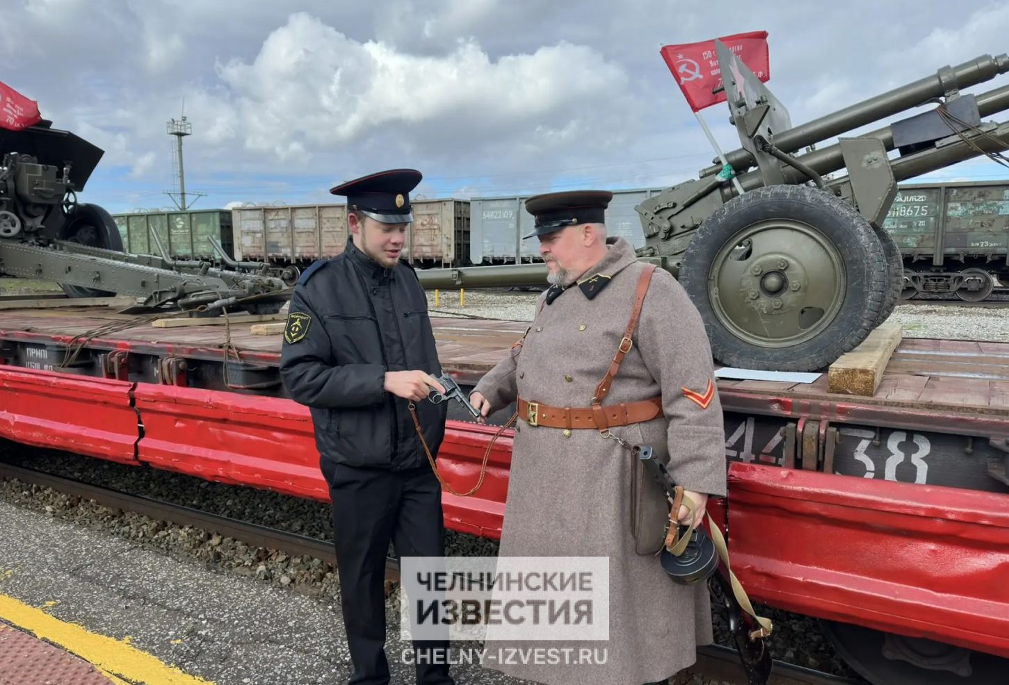 Фото: в Набережные Челны прибыл «Паровоз Победы»